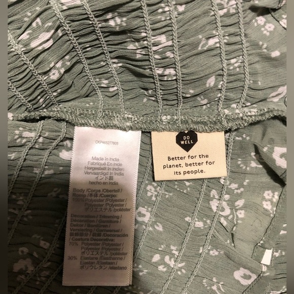 Madewell Lucie V-Neck Smocked Top in Cottage Garden Frosted Willow - Picture 4 of 4